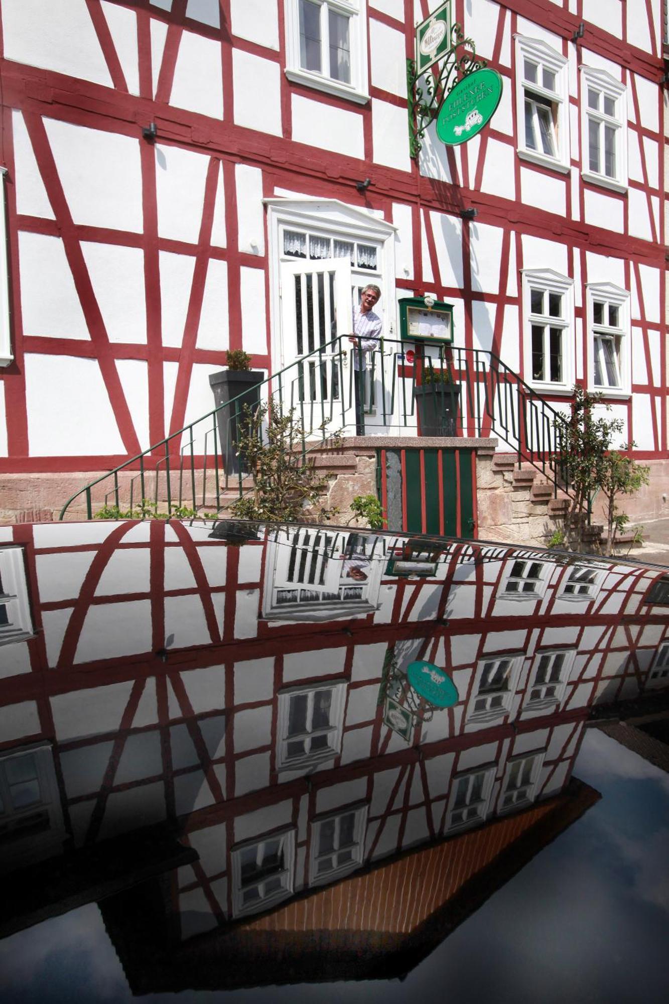 ホテル Ehlener Poststuben Habichtswald エクステリア 写真