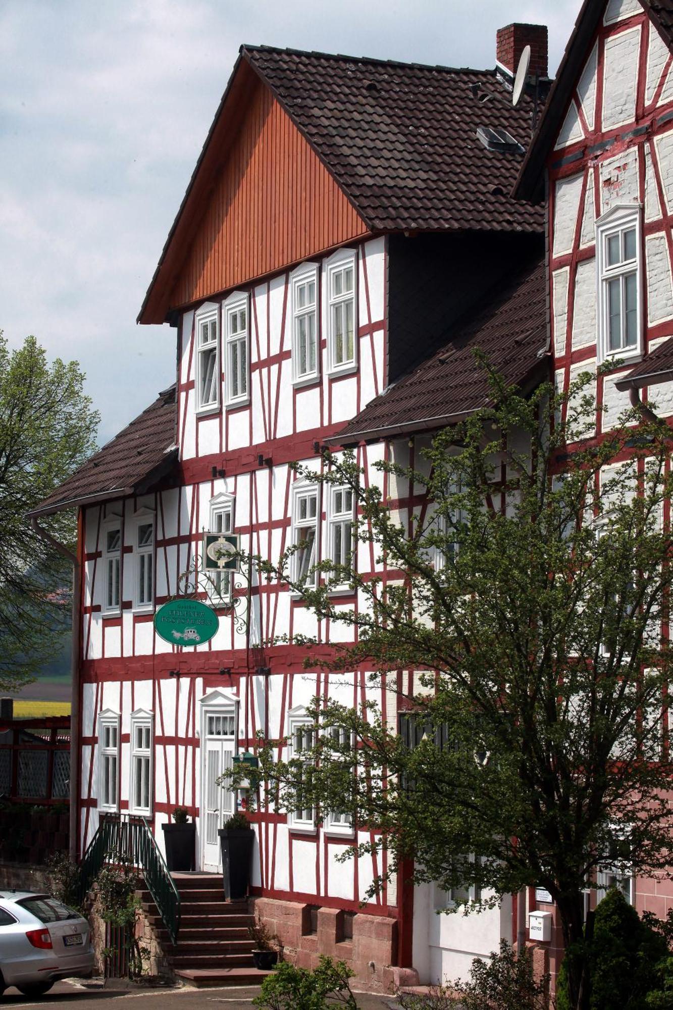 ホテル Ehlener Poststuben Habichtswald エクステリア 写真